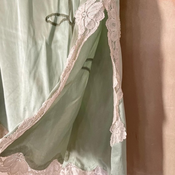 Vintage Half Slip Mint Green Pistachio Color XS Floral Design Great for Easter - Picture 2 of 5